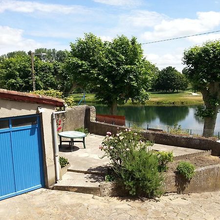 Le Gite Du Port Saint-Pierre-de-Boeuf Habitación foto